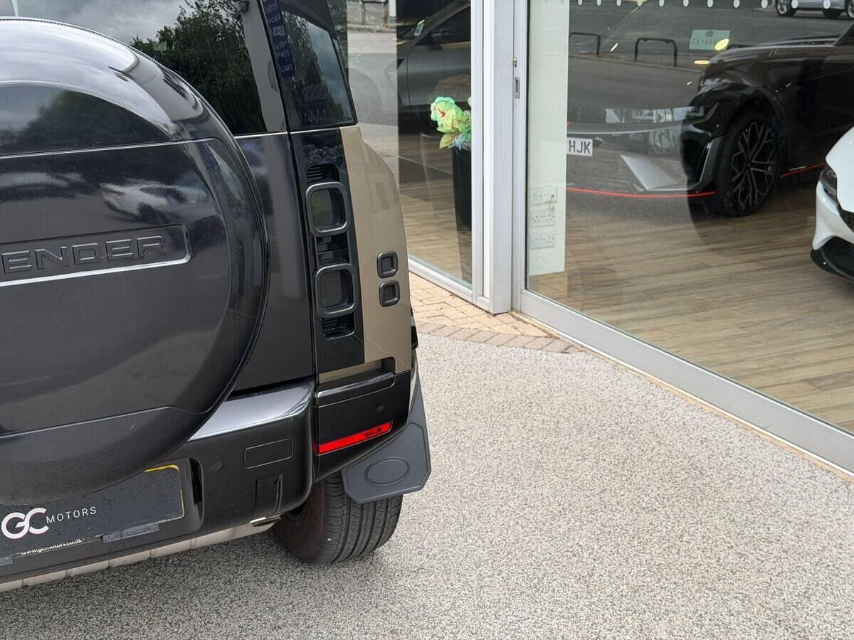 Land Rover Defender 90 Defender 90 Gallery Image
