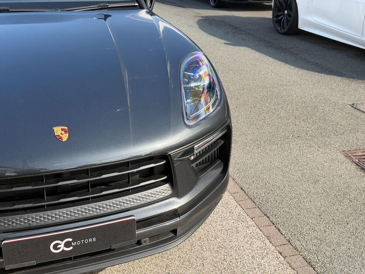 Porsche Macan Macan Gallery Image