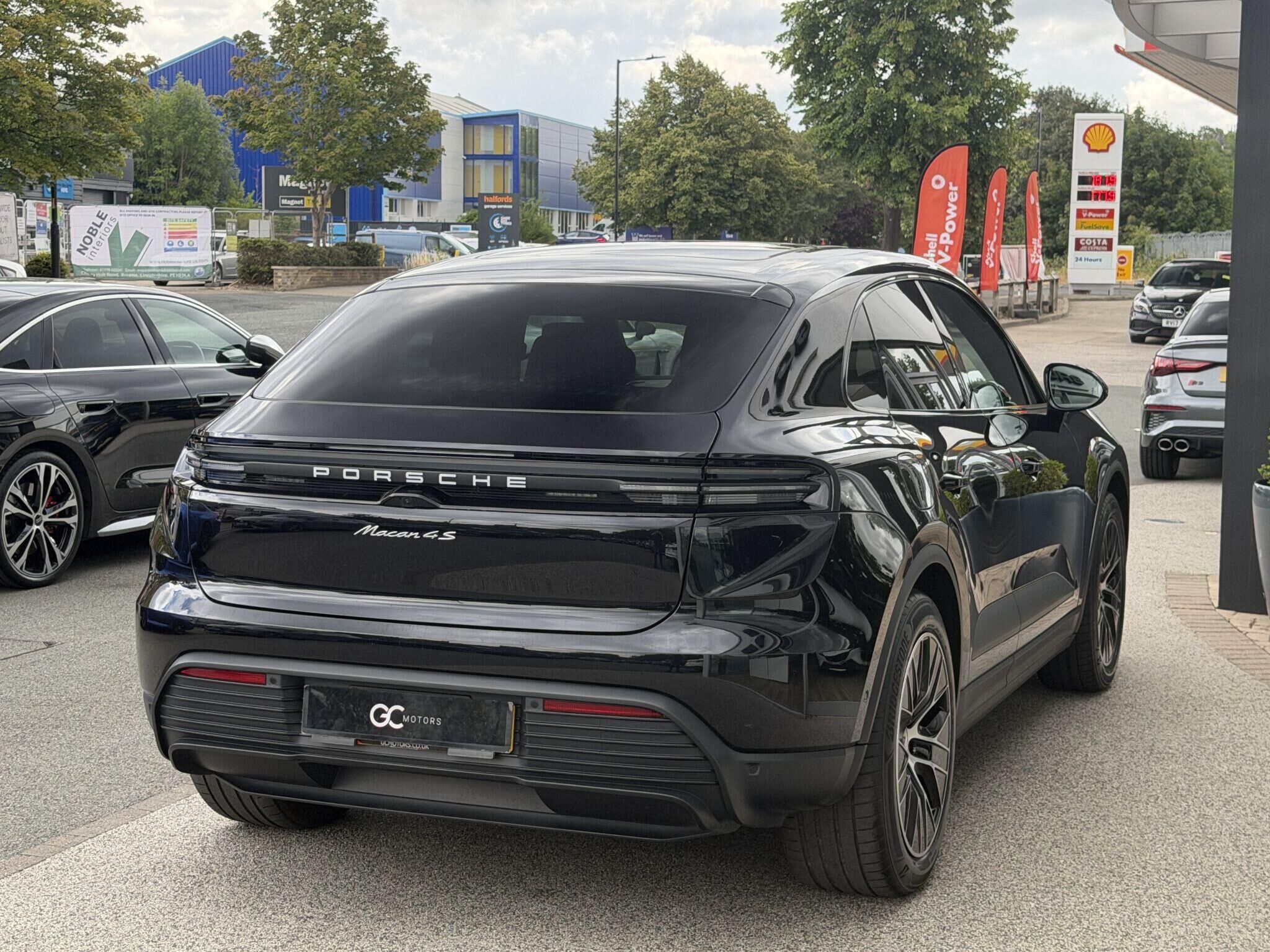 Porsche Macan Macan Gallery Image