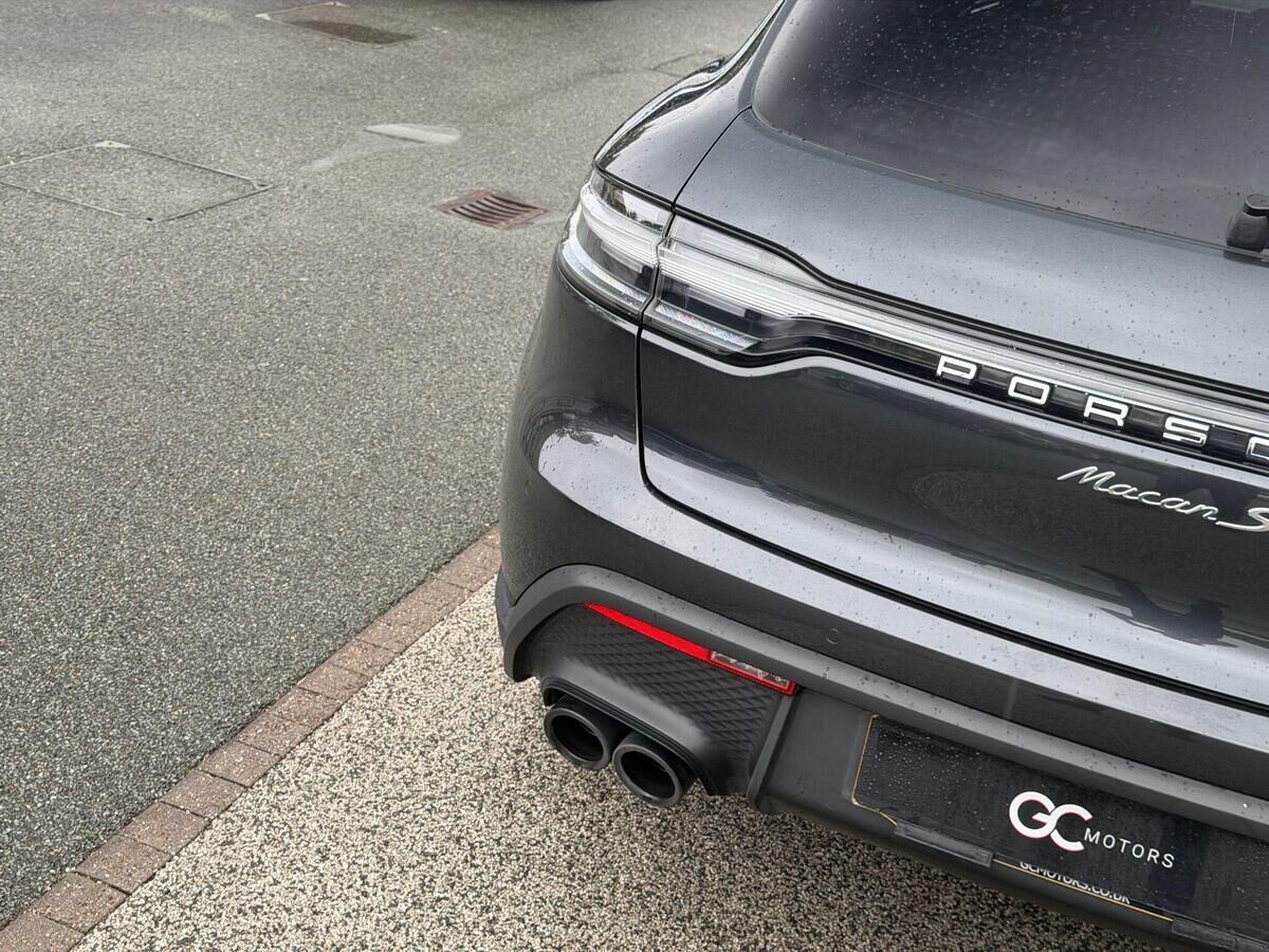 Porsche Macan Macan Gallery Image