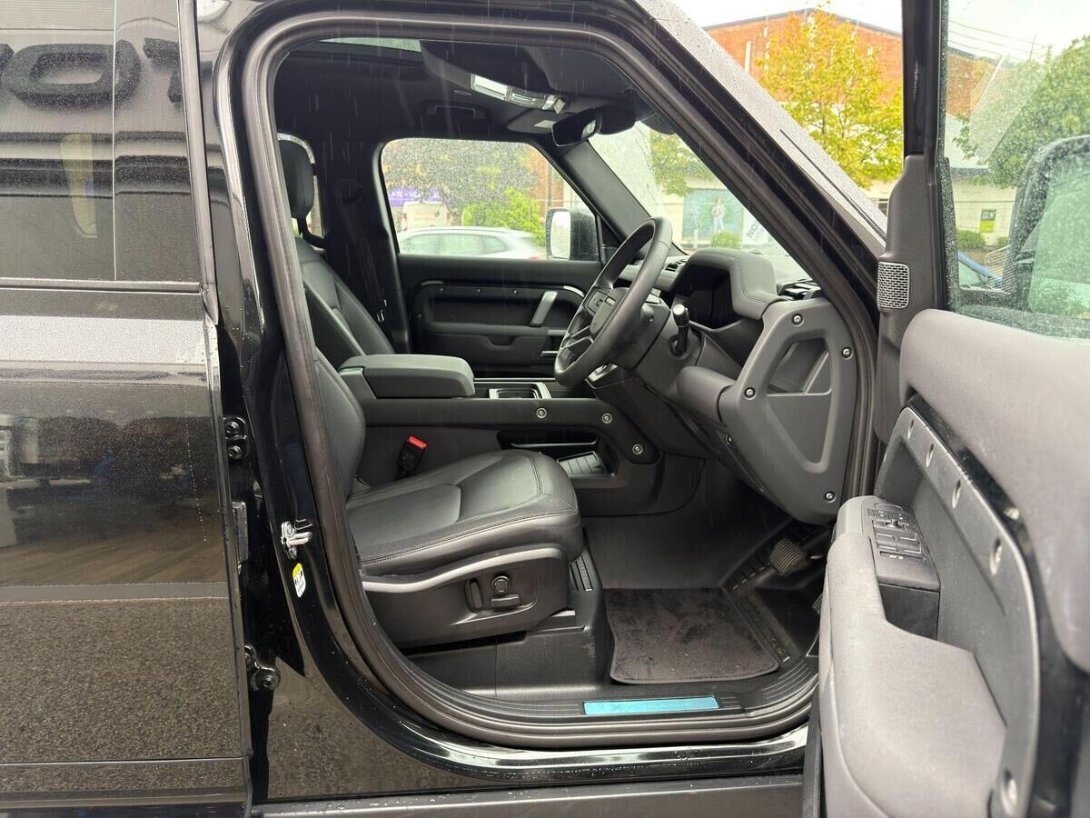 Land Rover Defender 110 Defender 110 Gallery Image