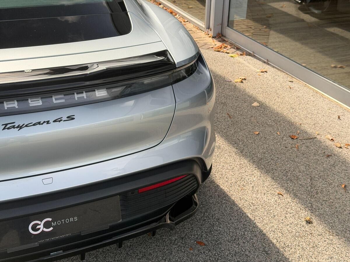 Porsche Taycan Taycan Gallery Image