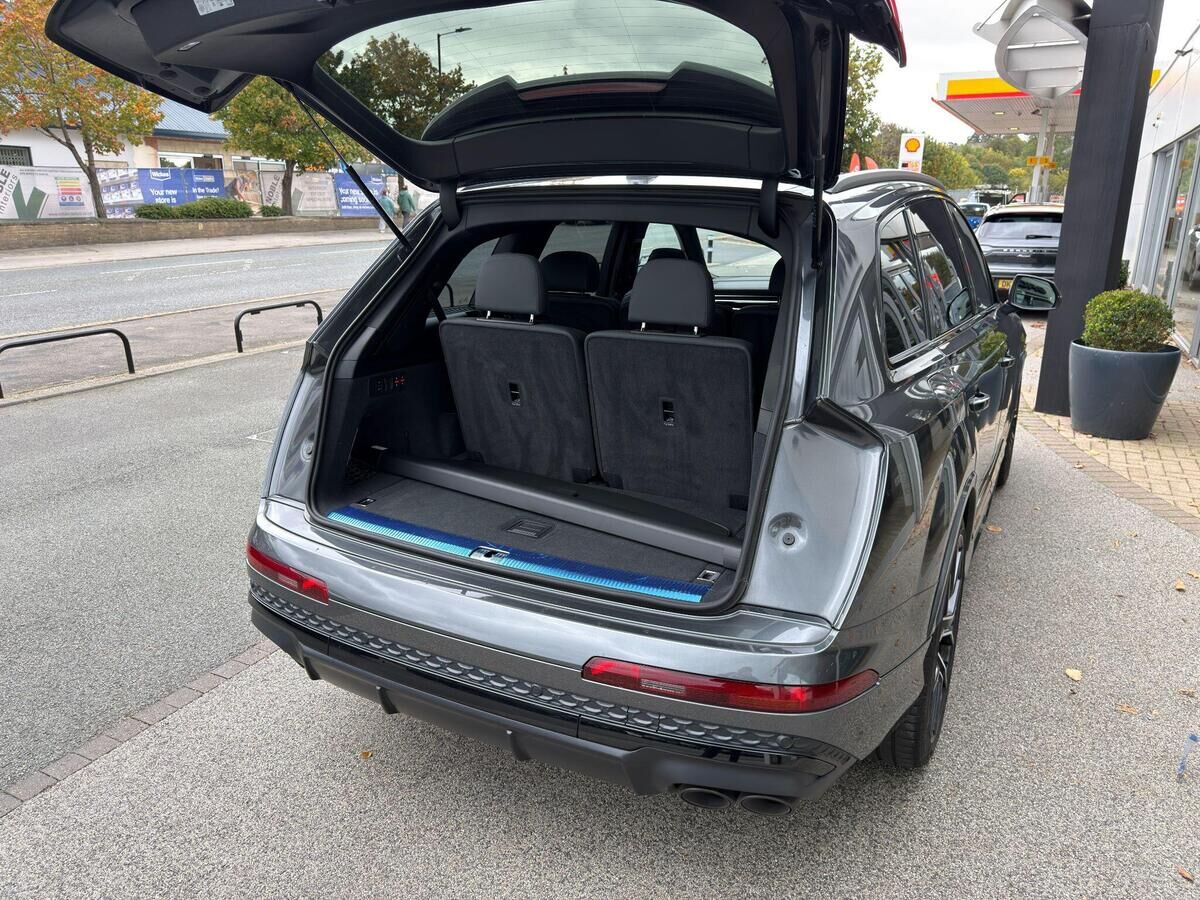 Audi SQ7 SQ7 Gallery Image