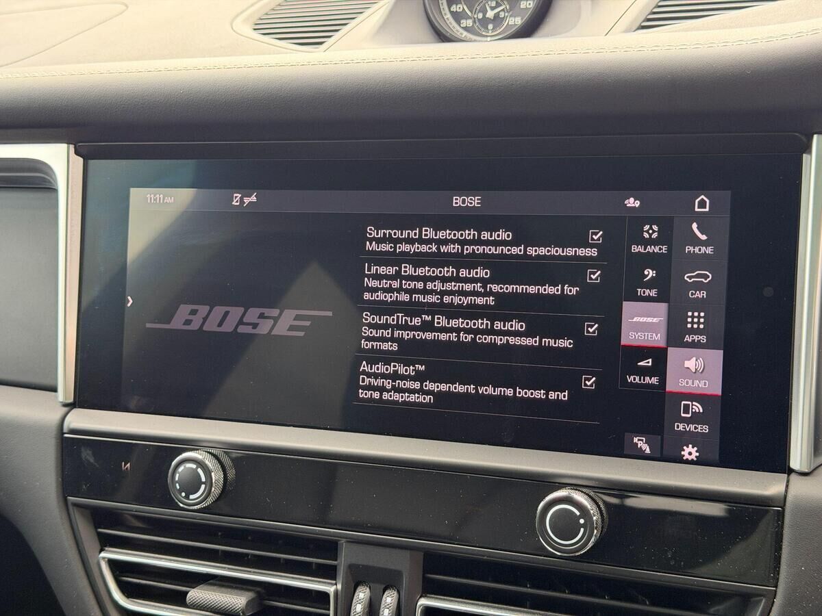 Porsche Macan Macan Gallery Image