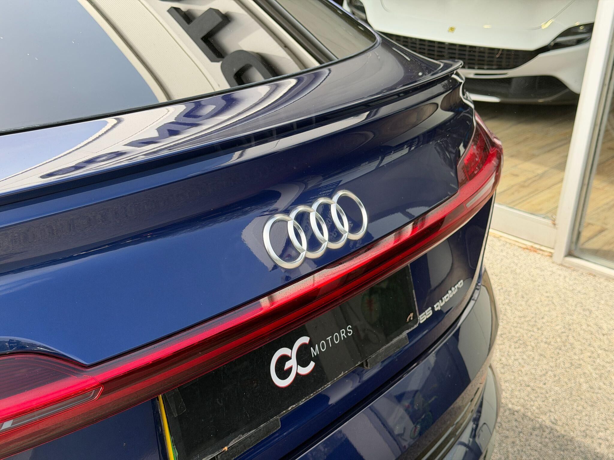 Audi e-tron e-tron Gallery Image