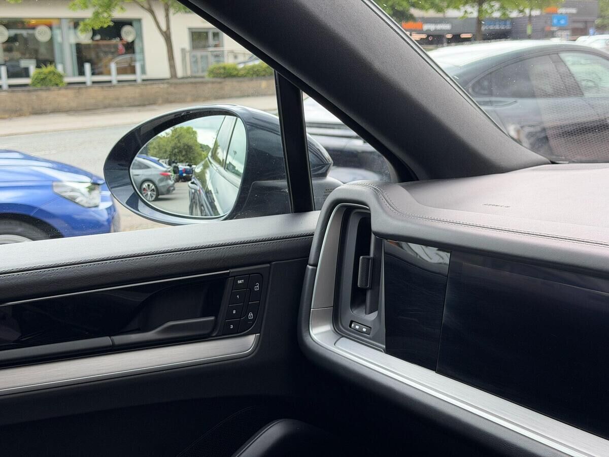 Porsche Cayenne Cayenne Gallery Image