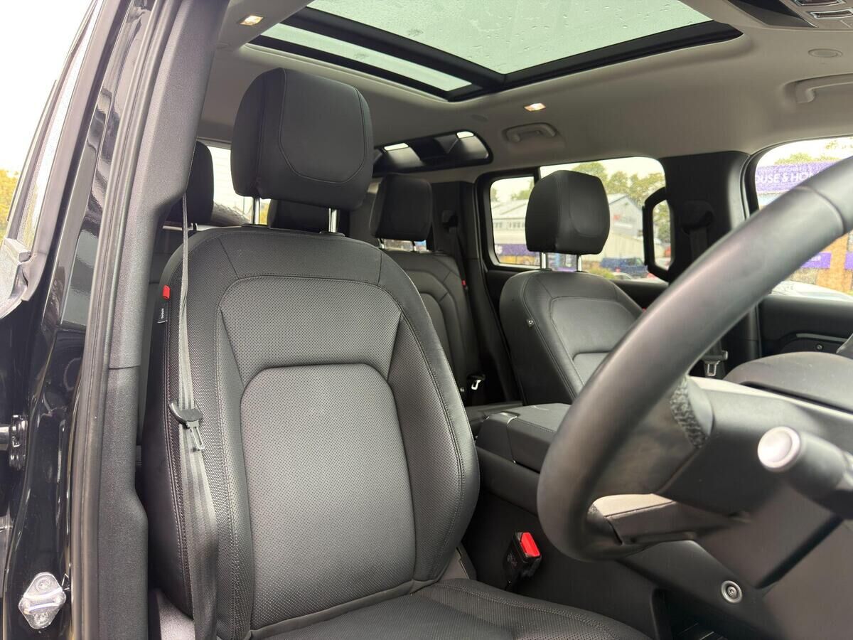 Land Rover Defender 110 Defender 110 Gallery Image