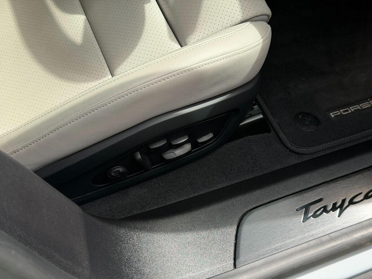 Porsche Taycan Taycan Gallery Image