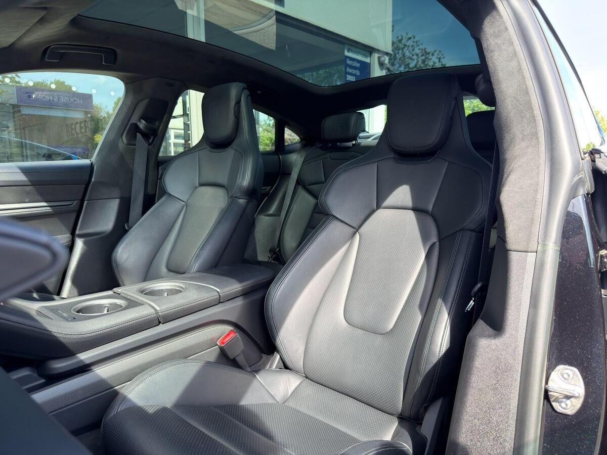 Porsche Taycan Taycan Gallery Image