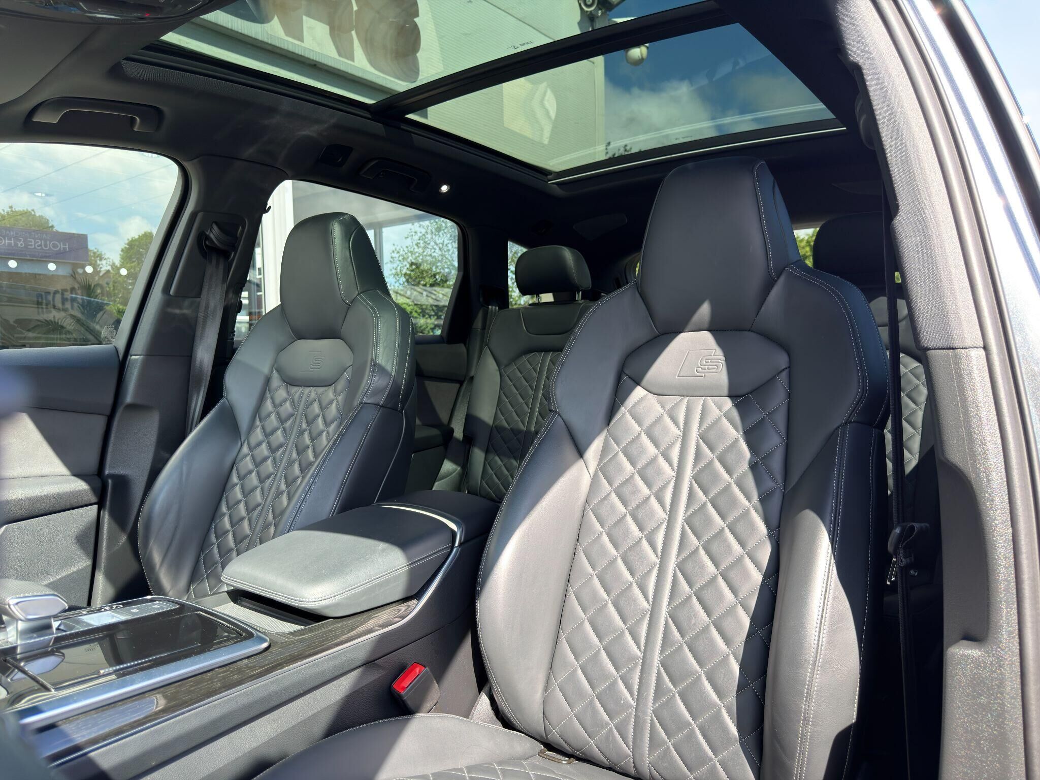 Audi SQ7 SQ7 Gallery Image