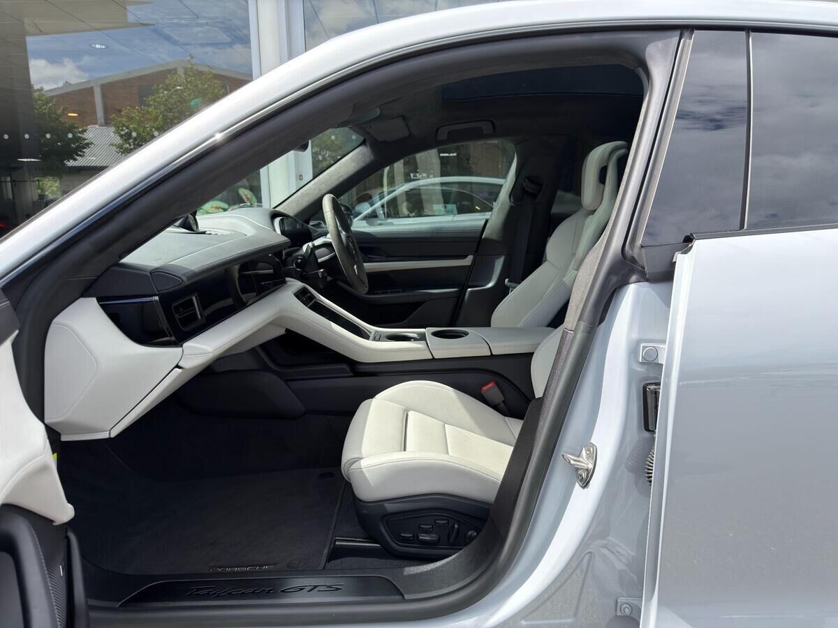 Porsche Taycan Taycan Gallery Image