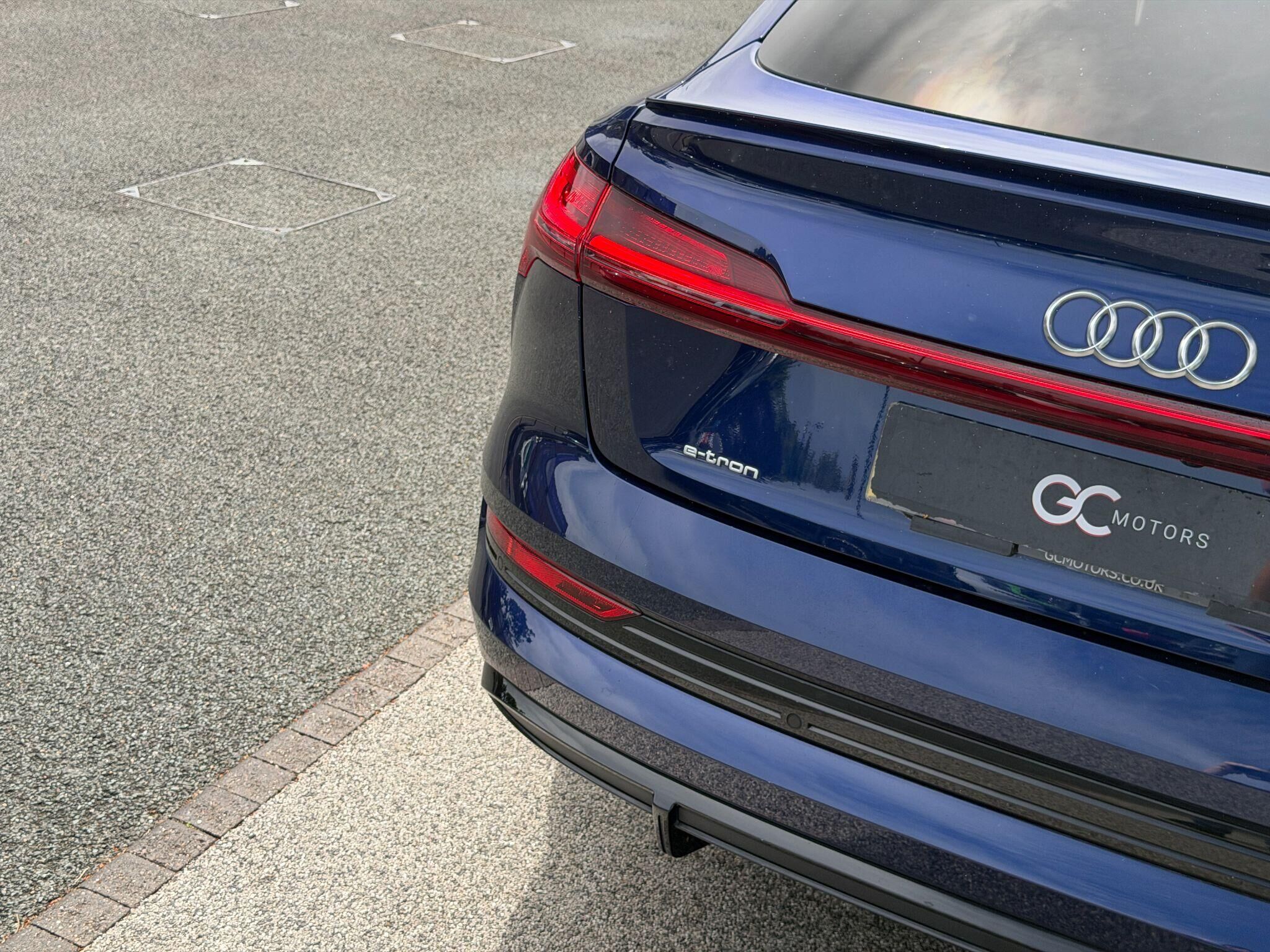 Audi e-tron e-tron Gallery Image