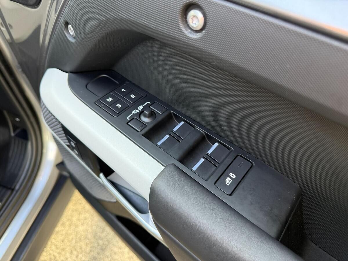 Land Rover Defender 110 Defender 110 Gallery Image