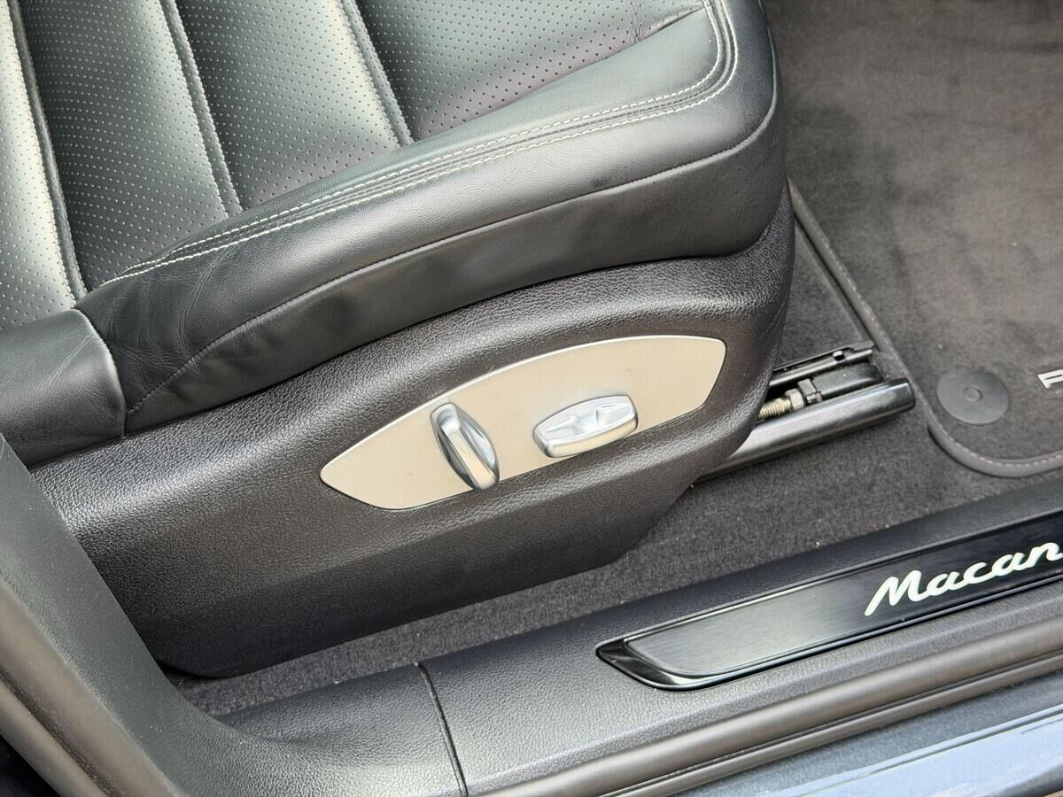 Porsche Macan Macan Gallery Image
