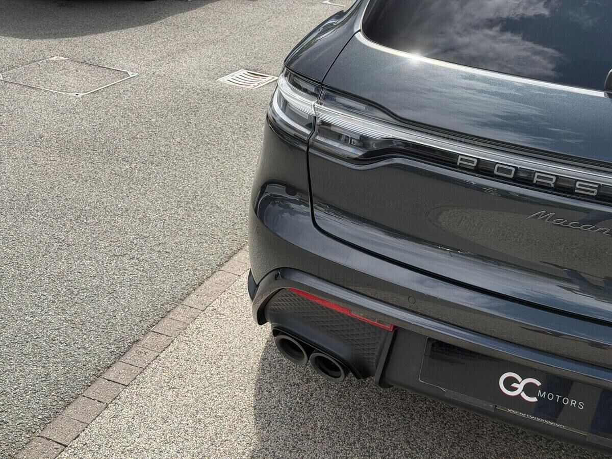 Porsche Macan Macan Gallery Image