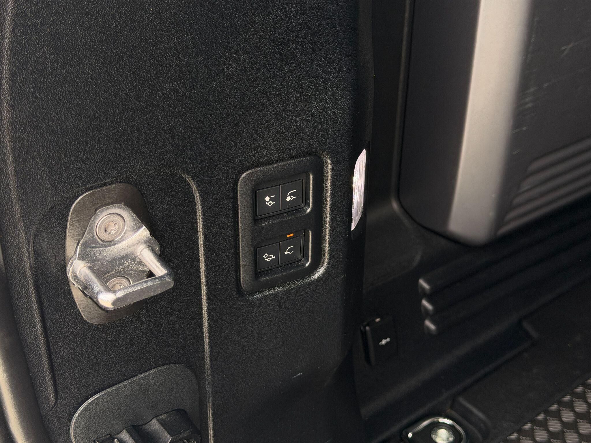 Land Rover Defender 110 Defender 110 Gallery Image