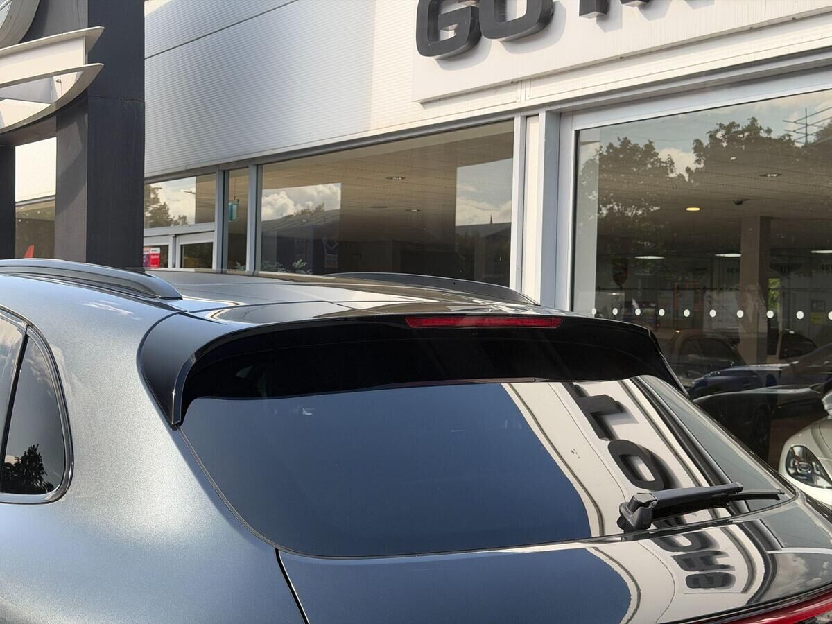 Porsche Macan Macan Gallery Image