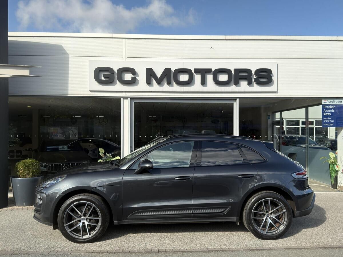 Porsche Macan Macan Gallery Image