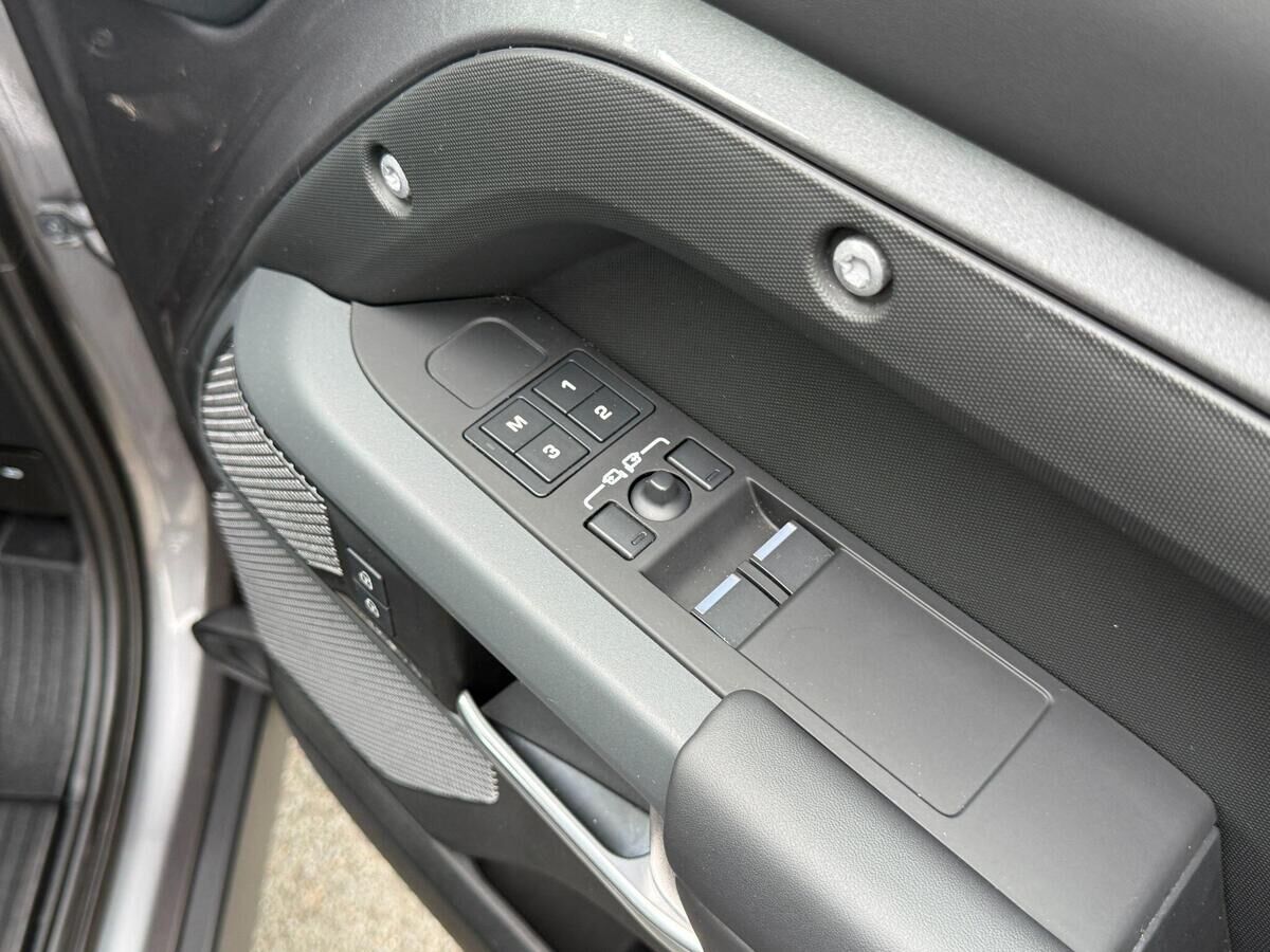 Land Rover Defender 90 Defender 90 Gallery Image