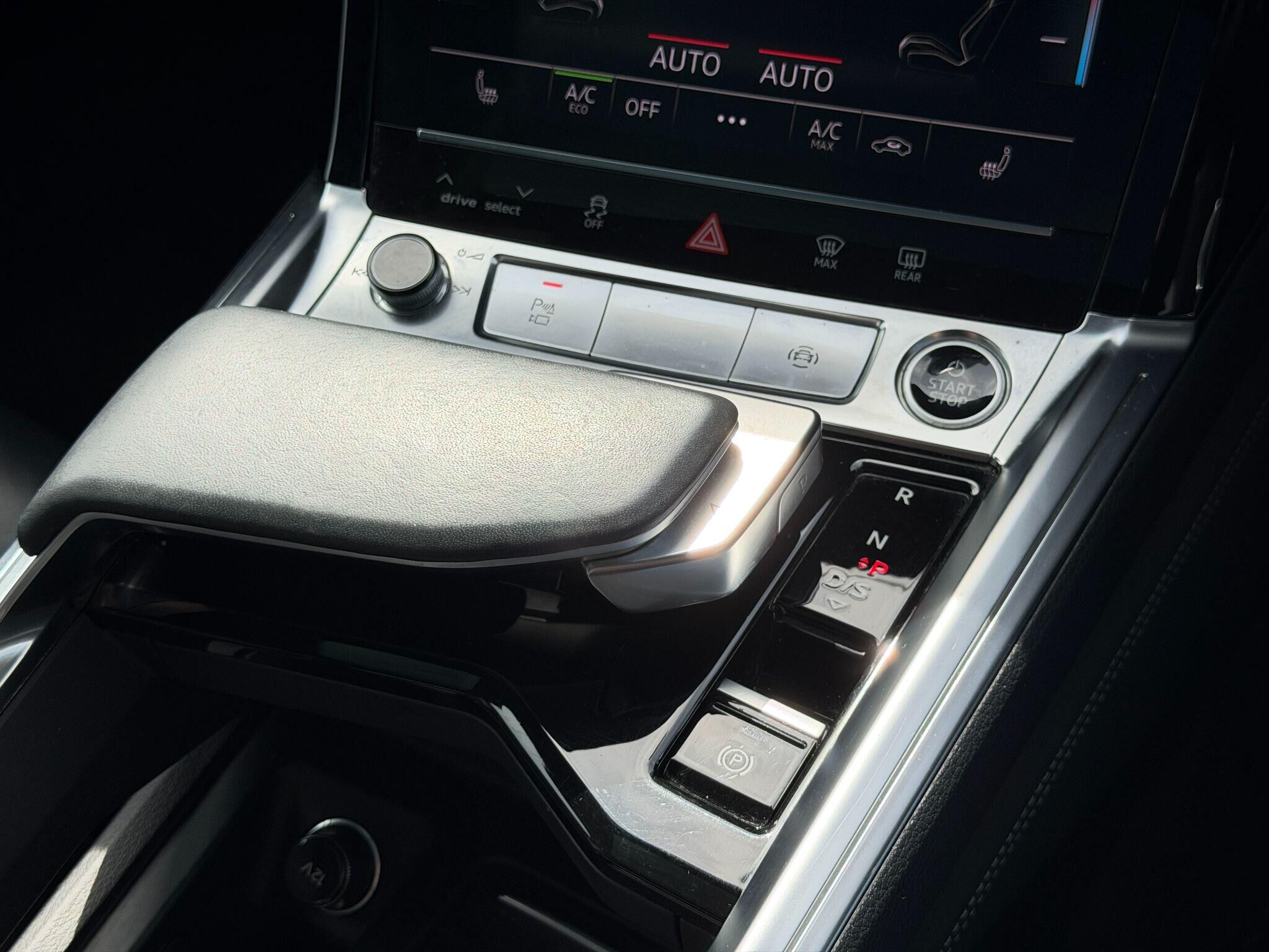 Audi e-tron e-tron Gallery Image