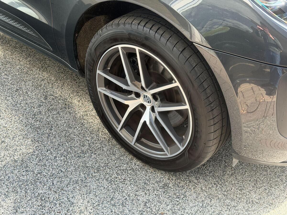 Porsche Macan Macan Gallery Image