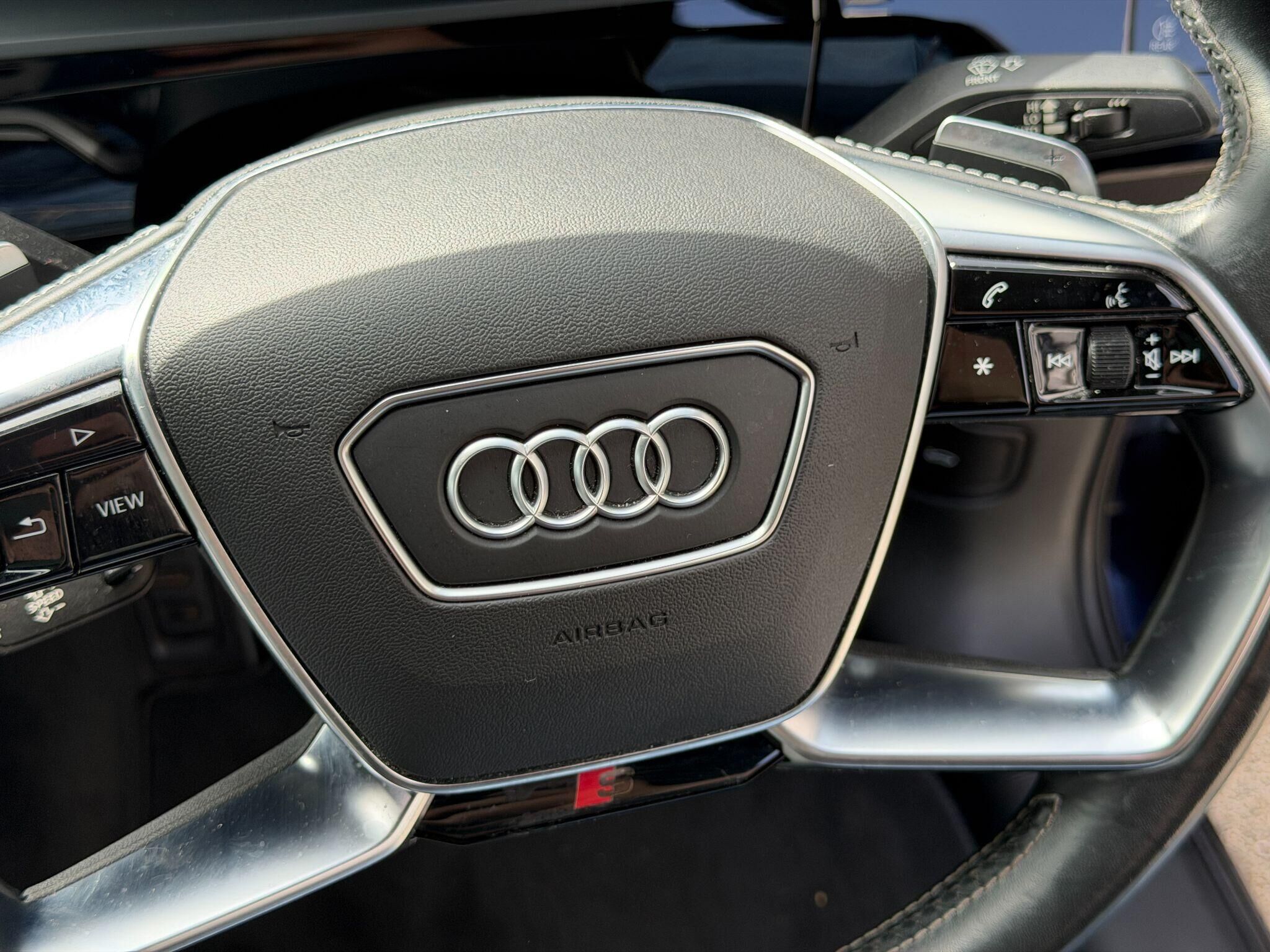 Audi e-tron e-tron Gallery Image