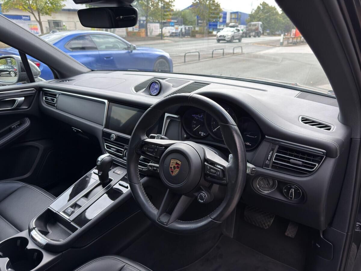 Porsche Macan Macan Gallery Image