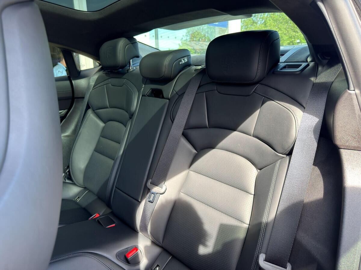 Porsche Taycan Taycan Gallery Image