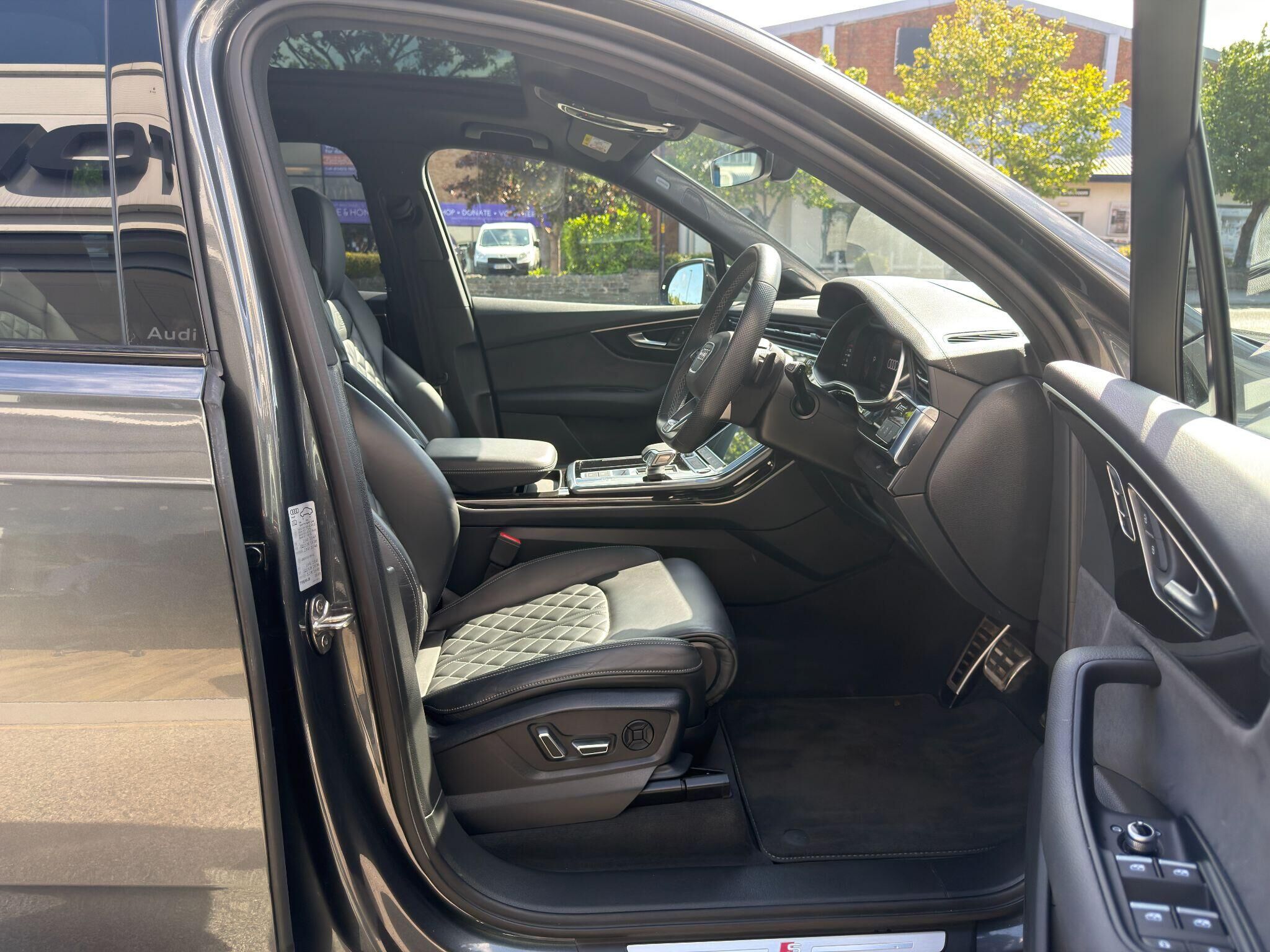 Audi SQ7 SQ7 Gallery Image