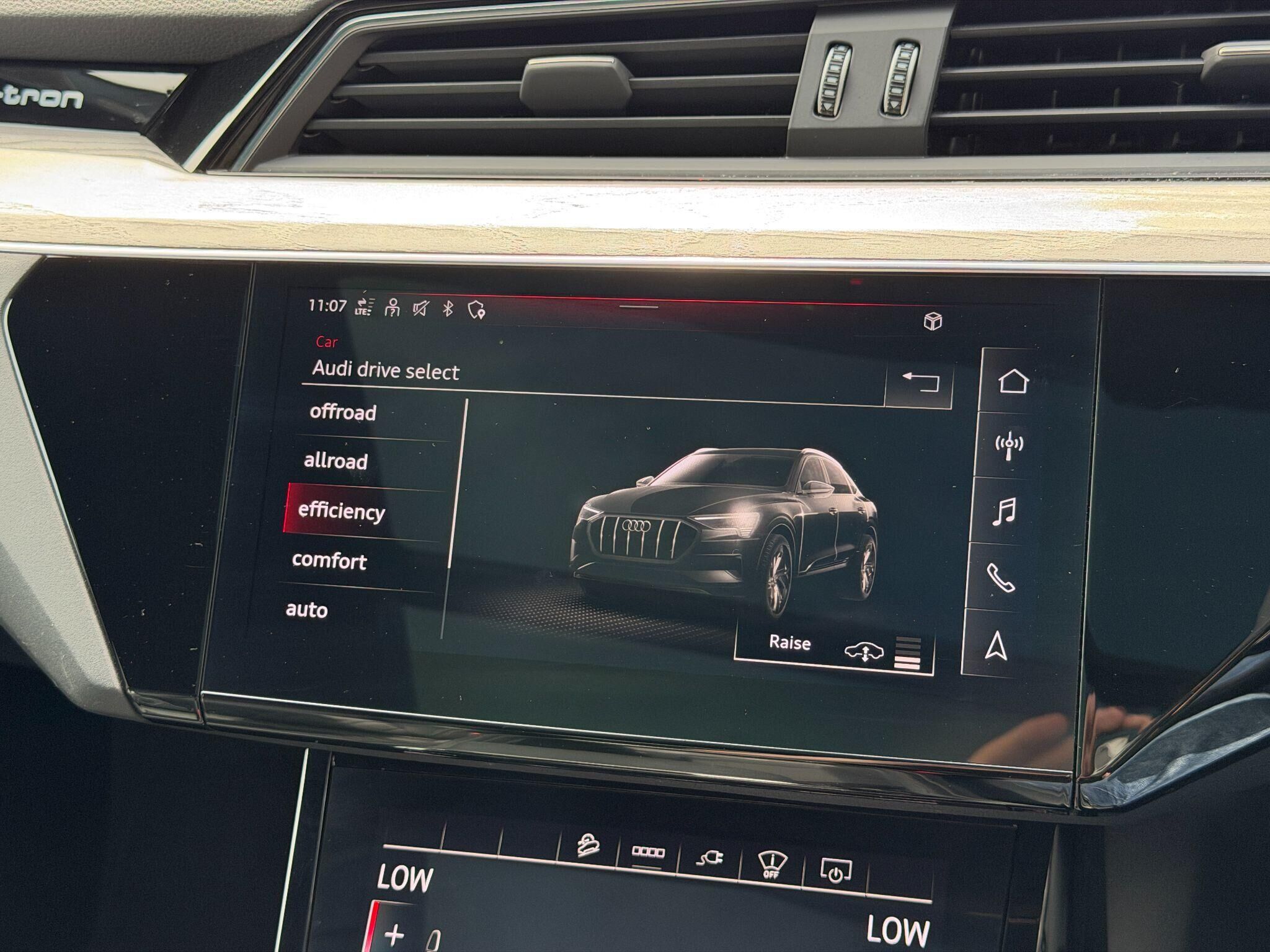 Audi e-tron e-tron Gallery Image