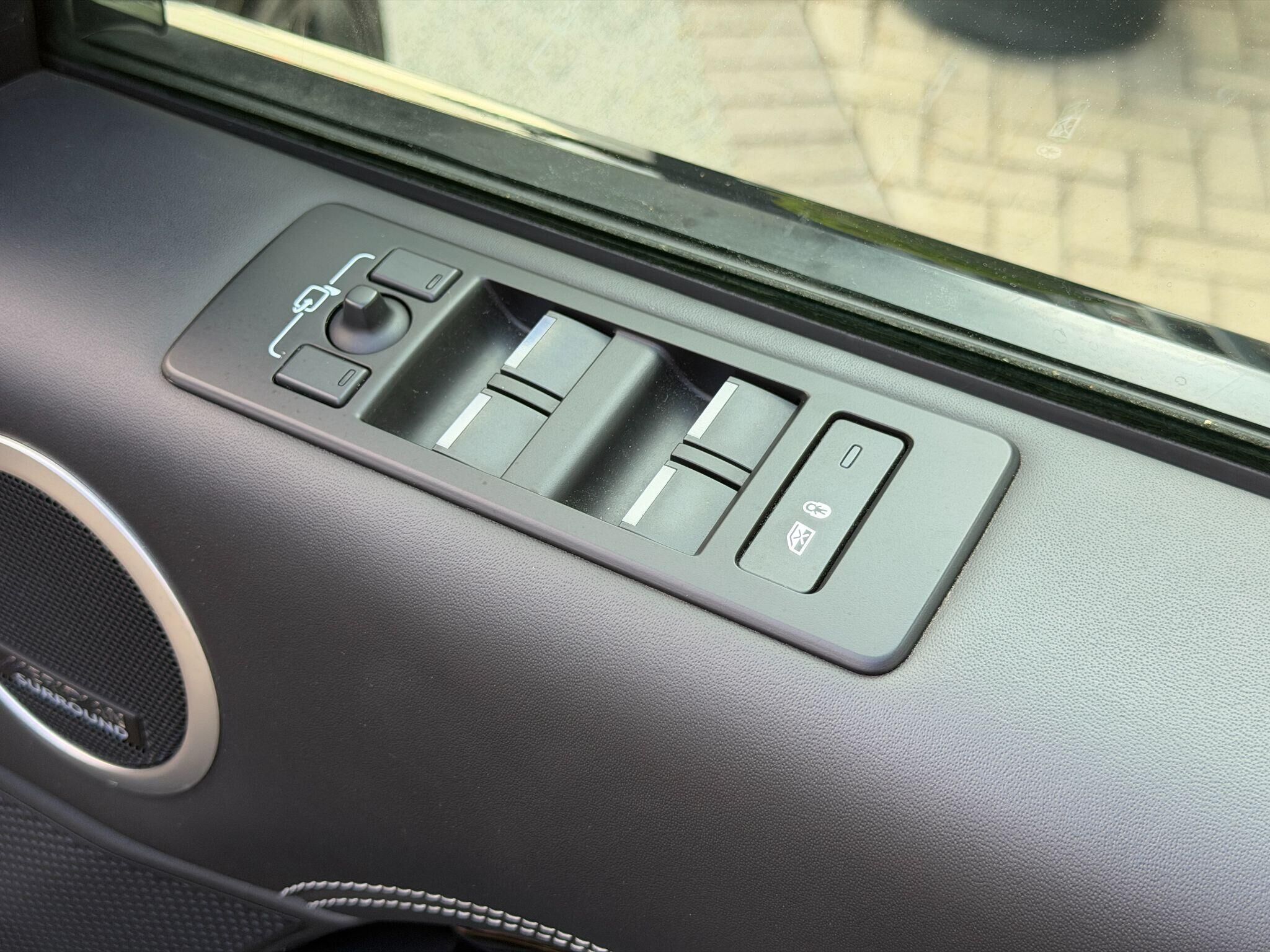 Land Rover Discovery Discovery Gallery Image
