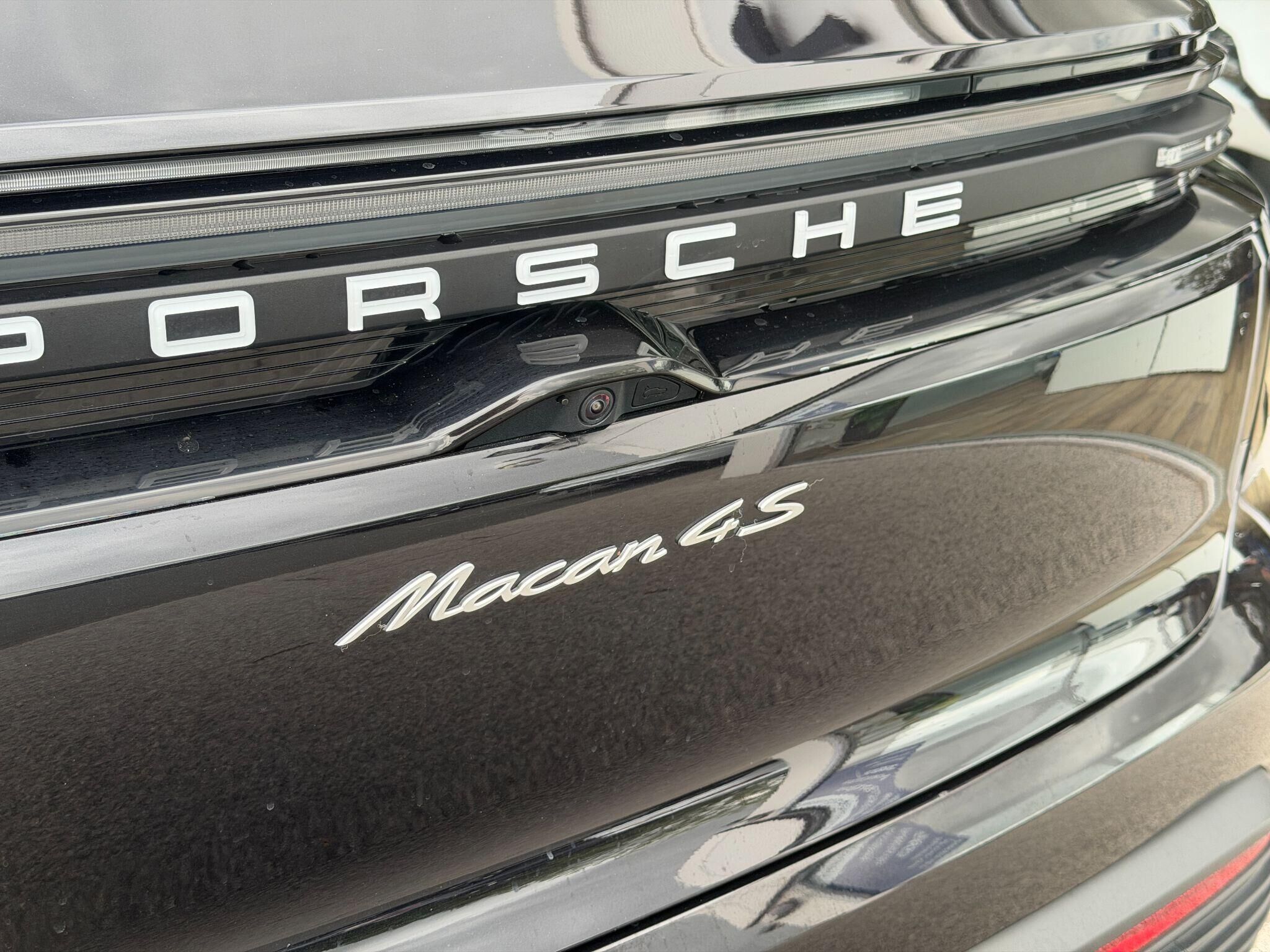 Porsche Macan Macan Gallery Image