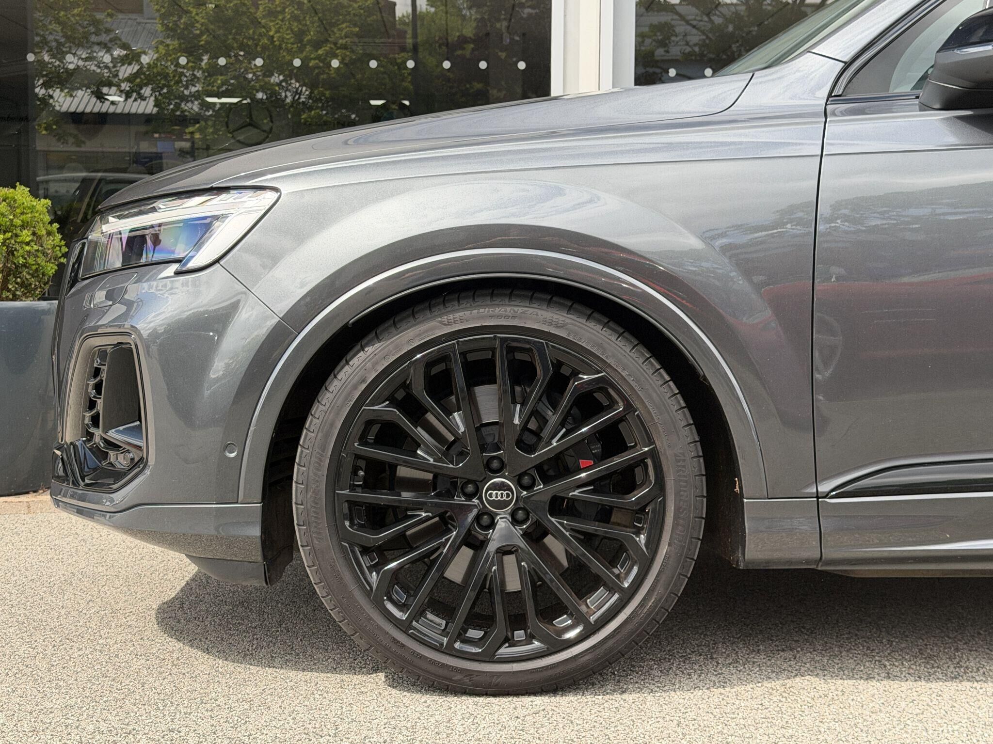 Audi SQ7 SQ7 Gallery Image