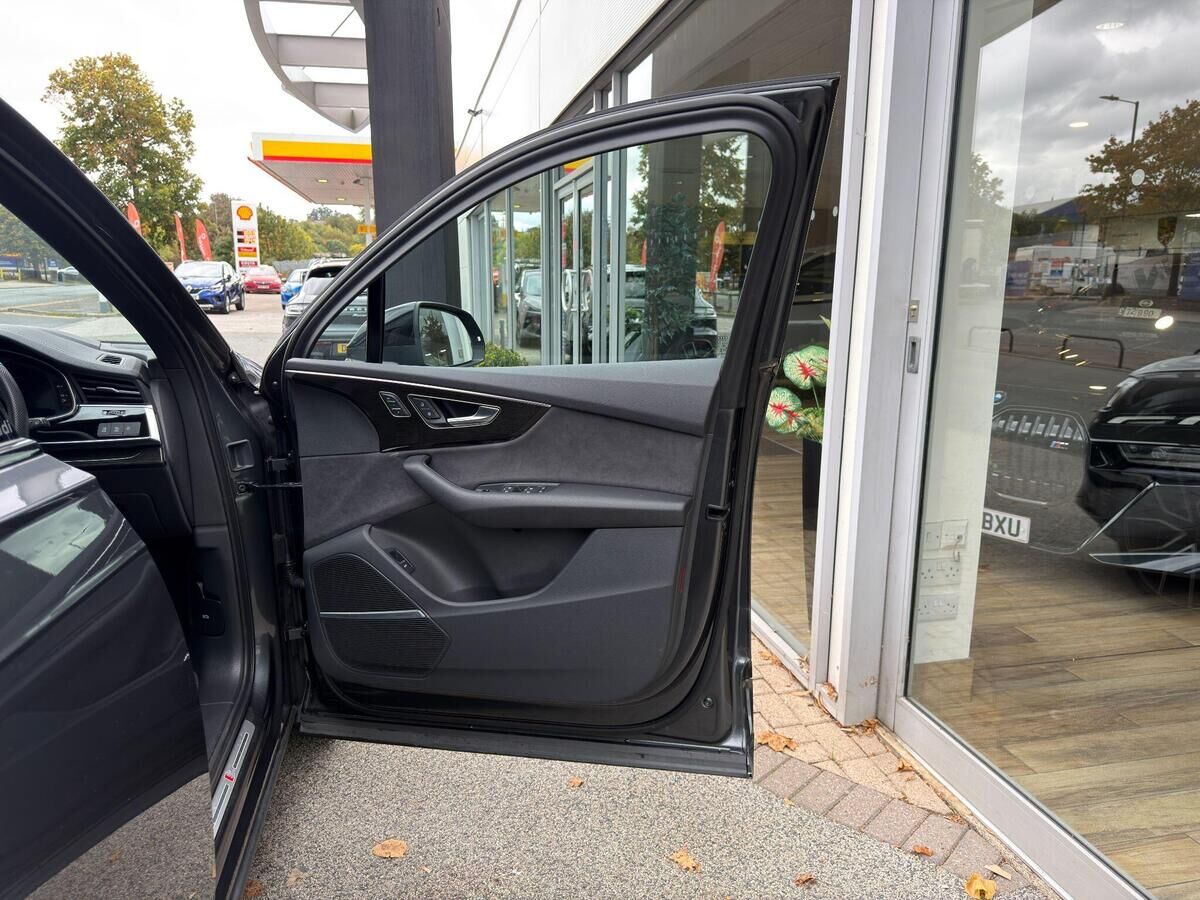 Audi SQ7 SQ7 Gallery Image