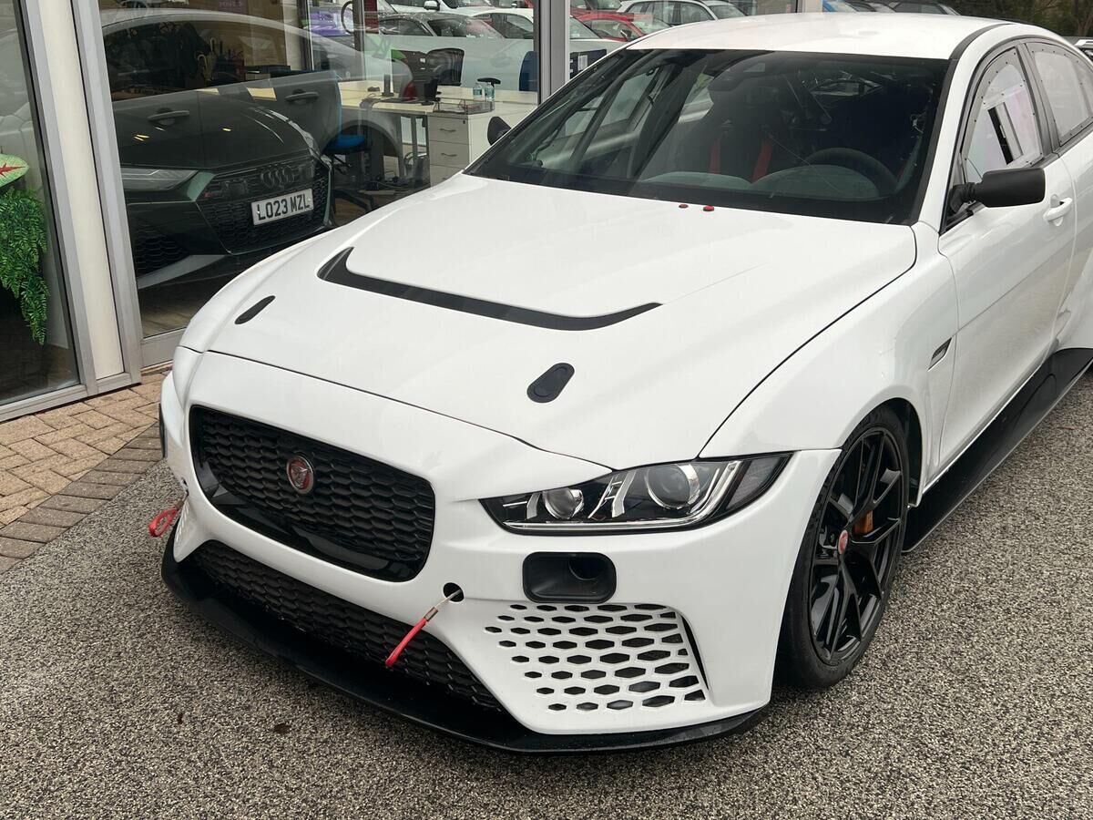 Jaguar XE XE Gallery Image
