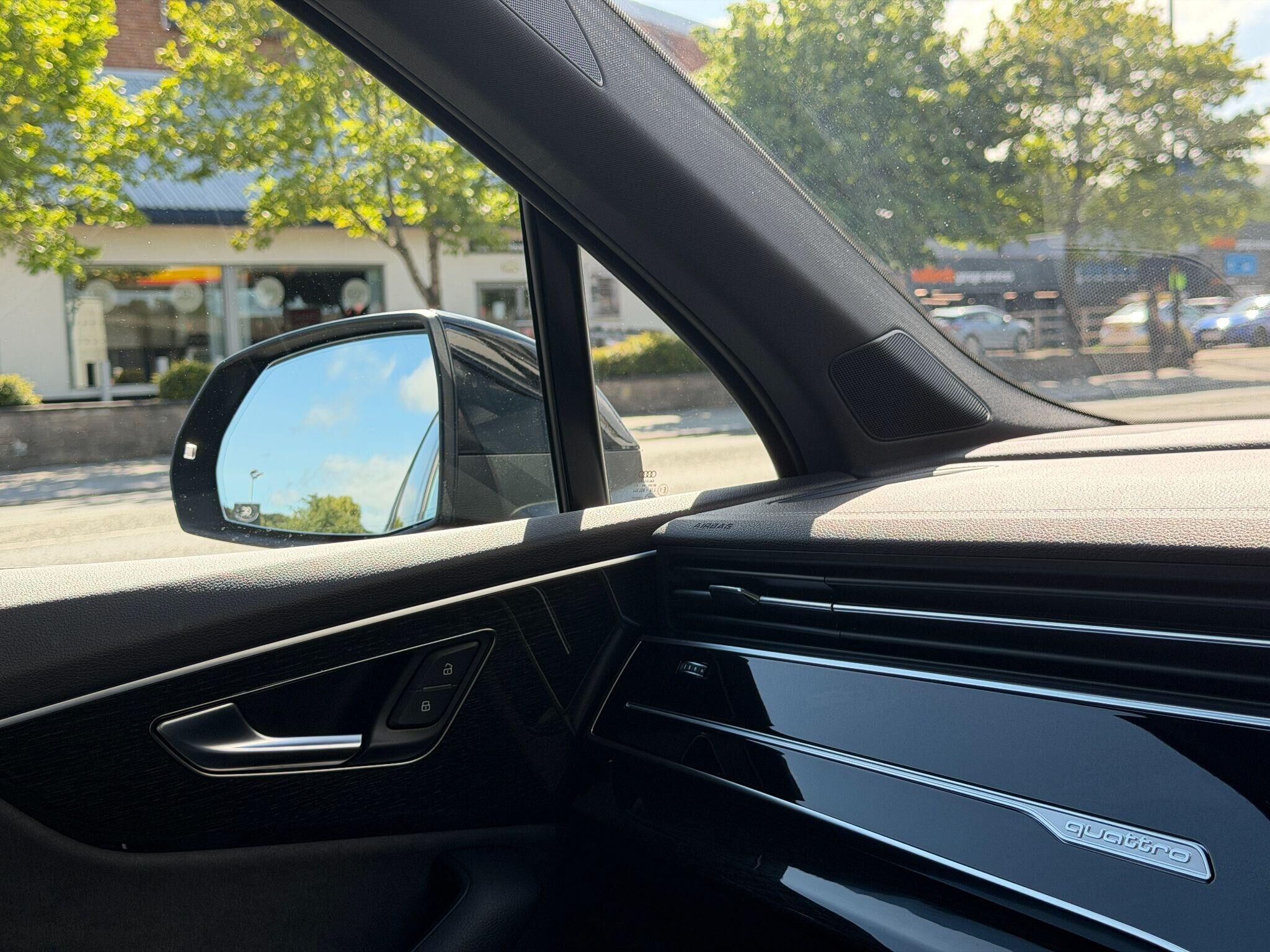 Audi SQ7 SQ7 Gallery Image
