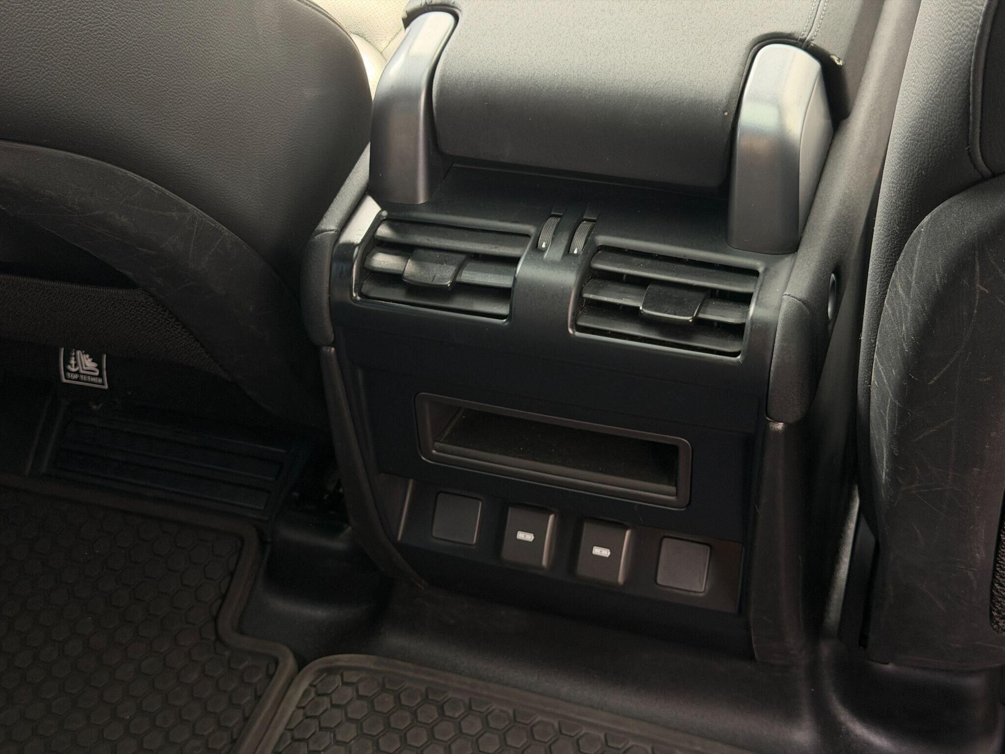 Land Rover Defender 110 Defender 110 Gallery Image