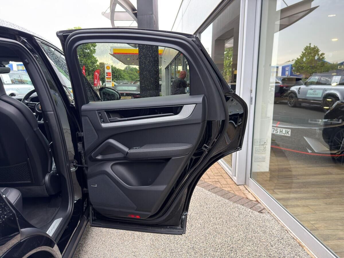 Porsche Cayenne Cayenne Gallery Image