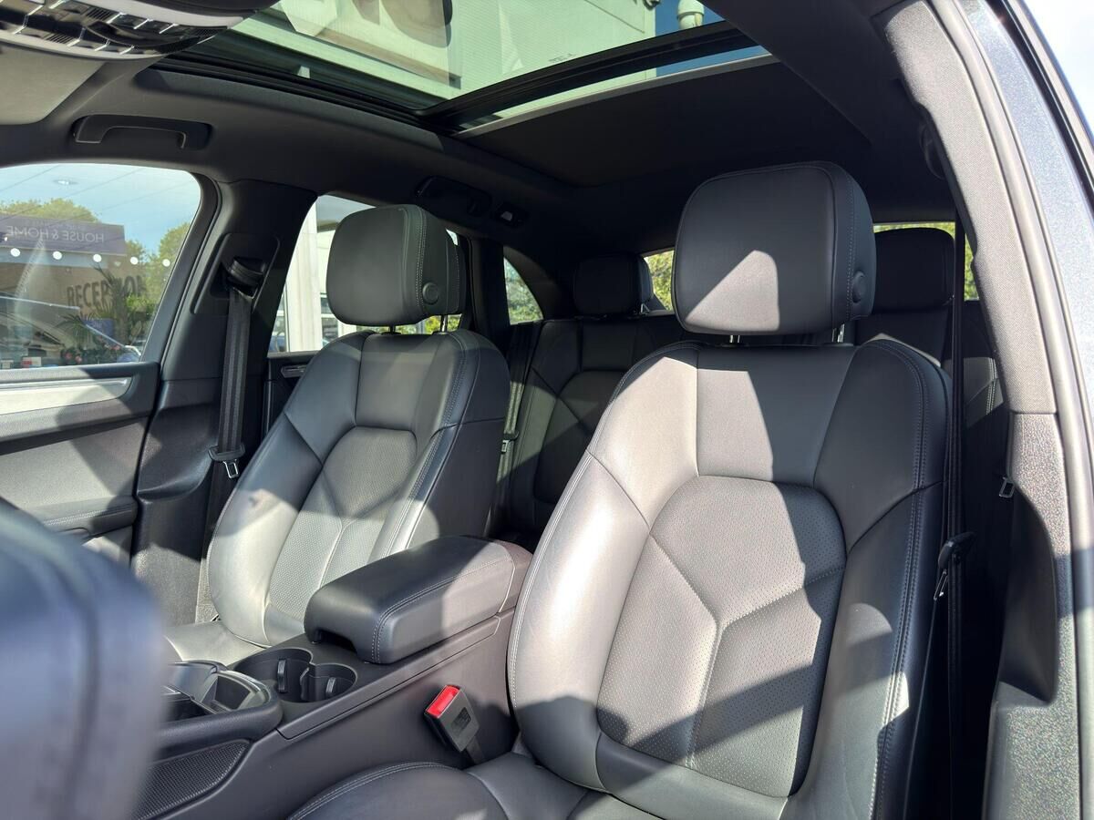 Porsche Macan Macan Gallery Image