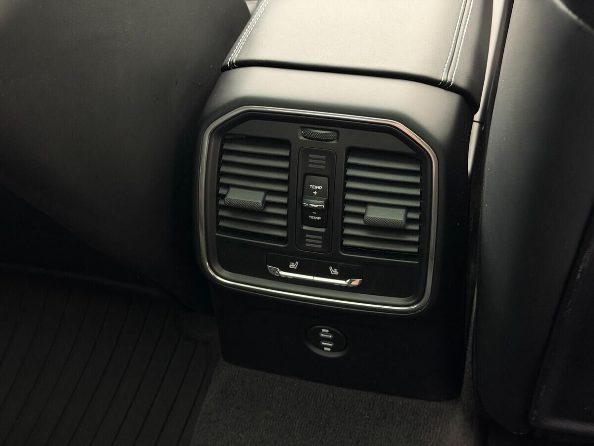 Porsche Macan Macan Gallery Image