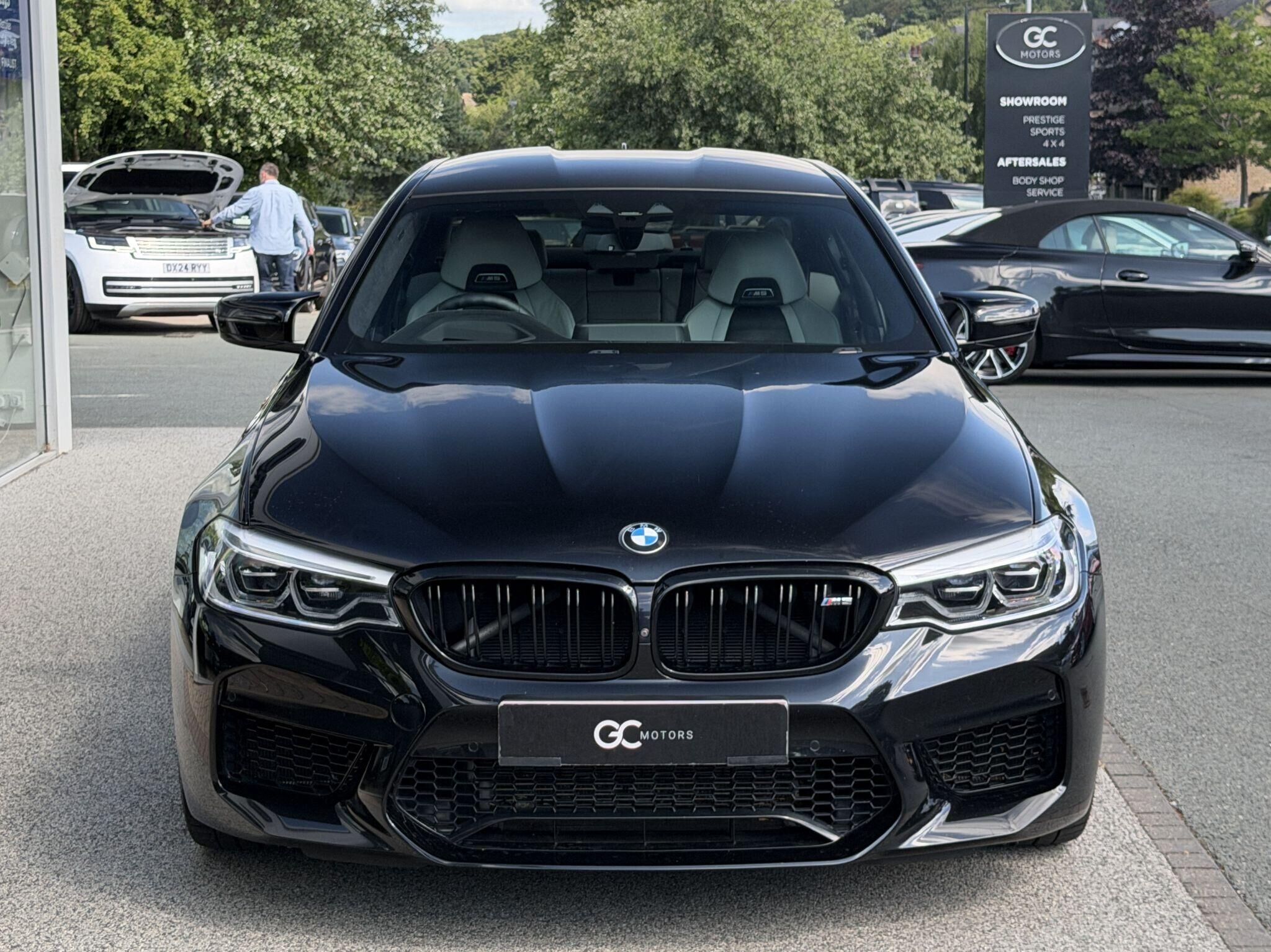 BMW M5 M5 Gallery Image