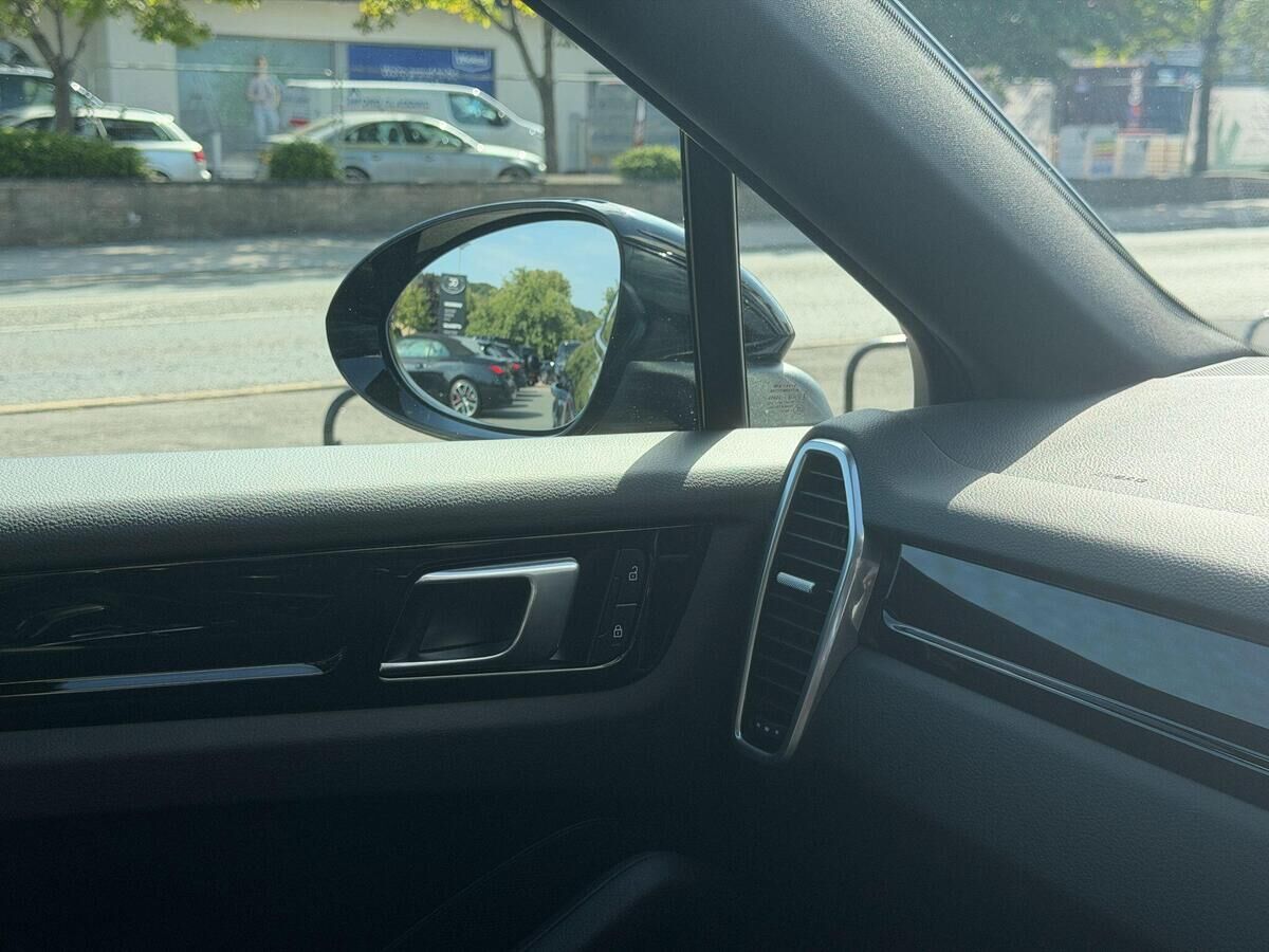 Porsche Cayenne Cayenne Gallery Image