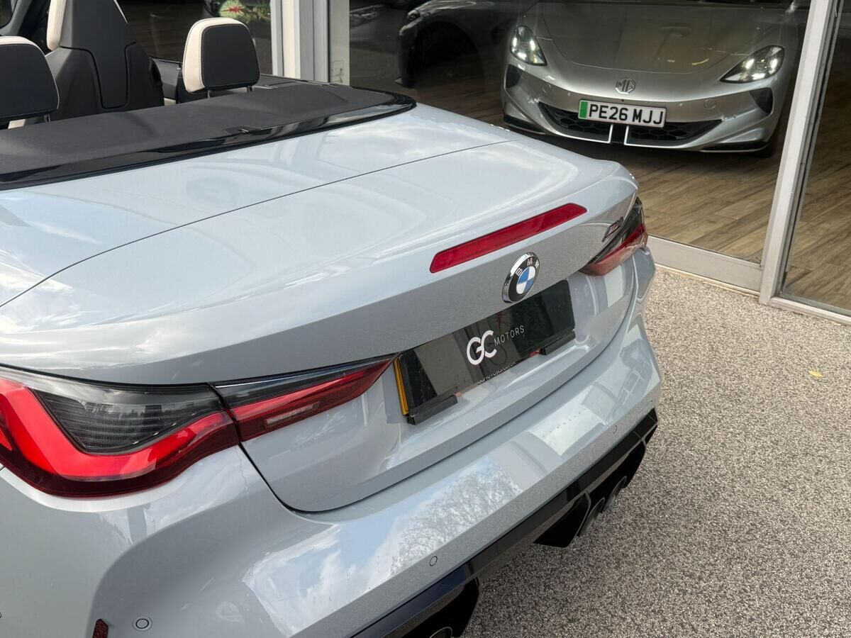 BMW M4 M4 Gallery Image