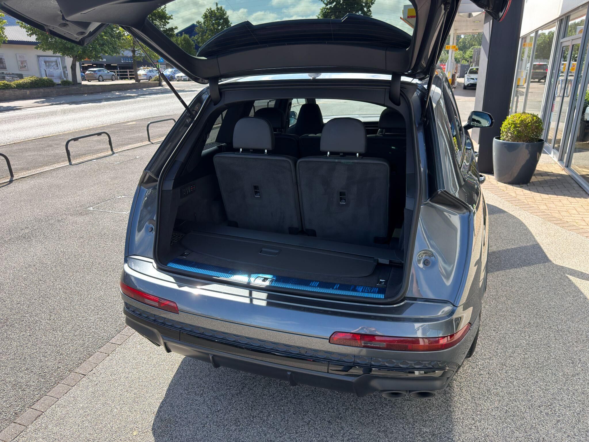 Audi SQ7 SQ7 Gallery Image