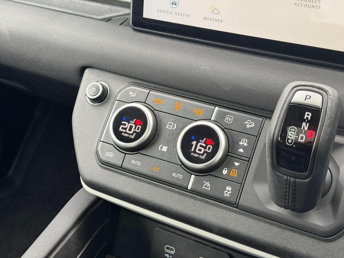 Land Rover Defender 110 Defender 110 Gallery Image