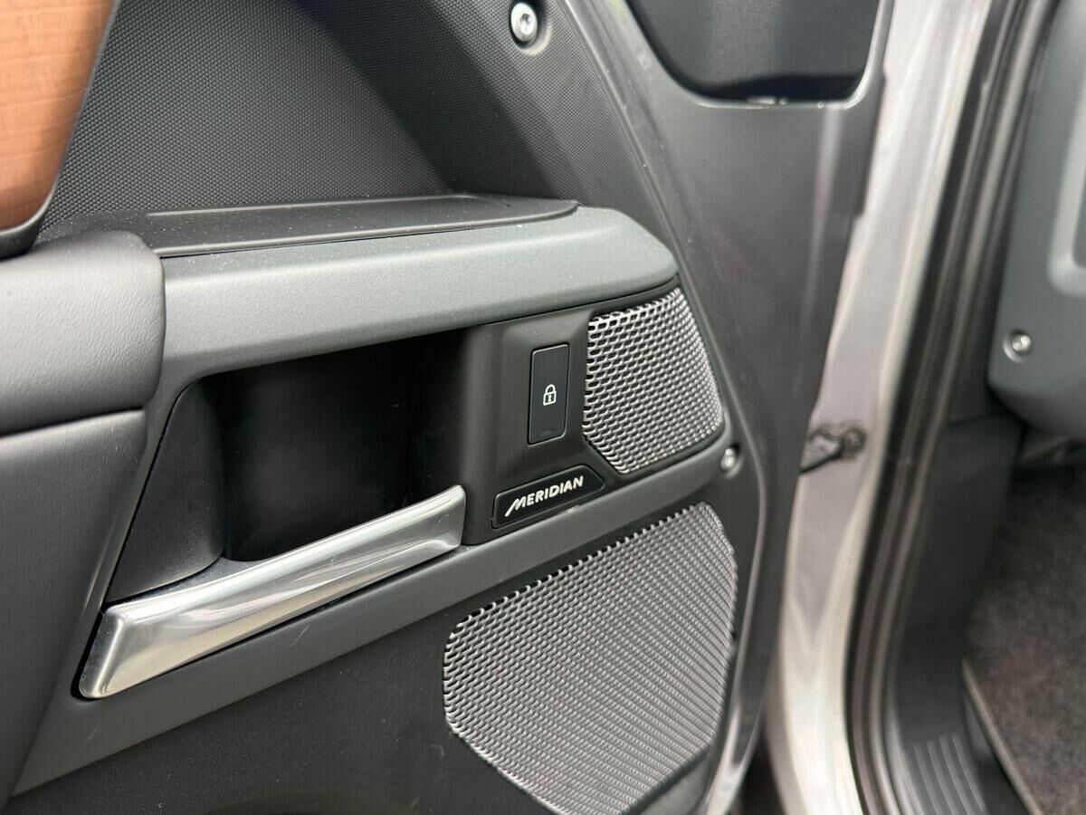 Land Rover Defender 90 Defender 90 Gallery Image