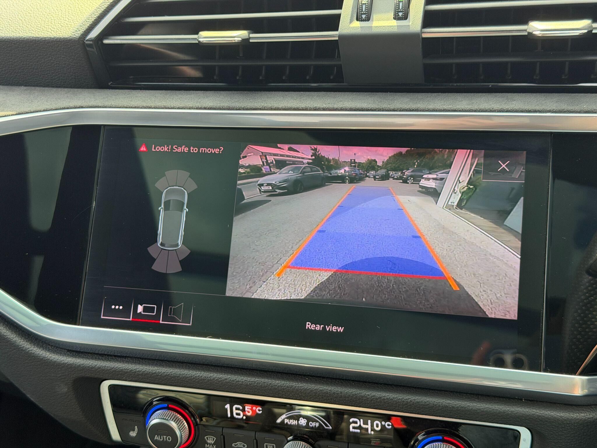 Audi RS Q3 RS Q3 Gallery Image