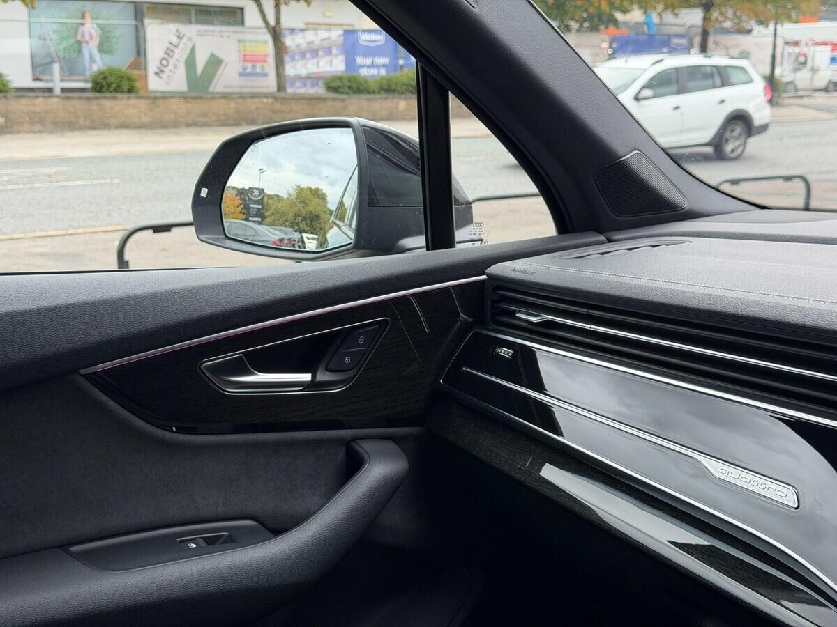Audi SQ7 SQ7 Gallery Image