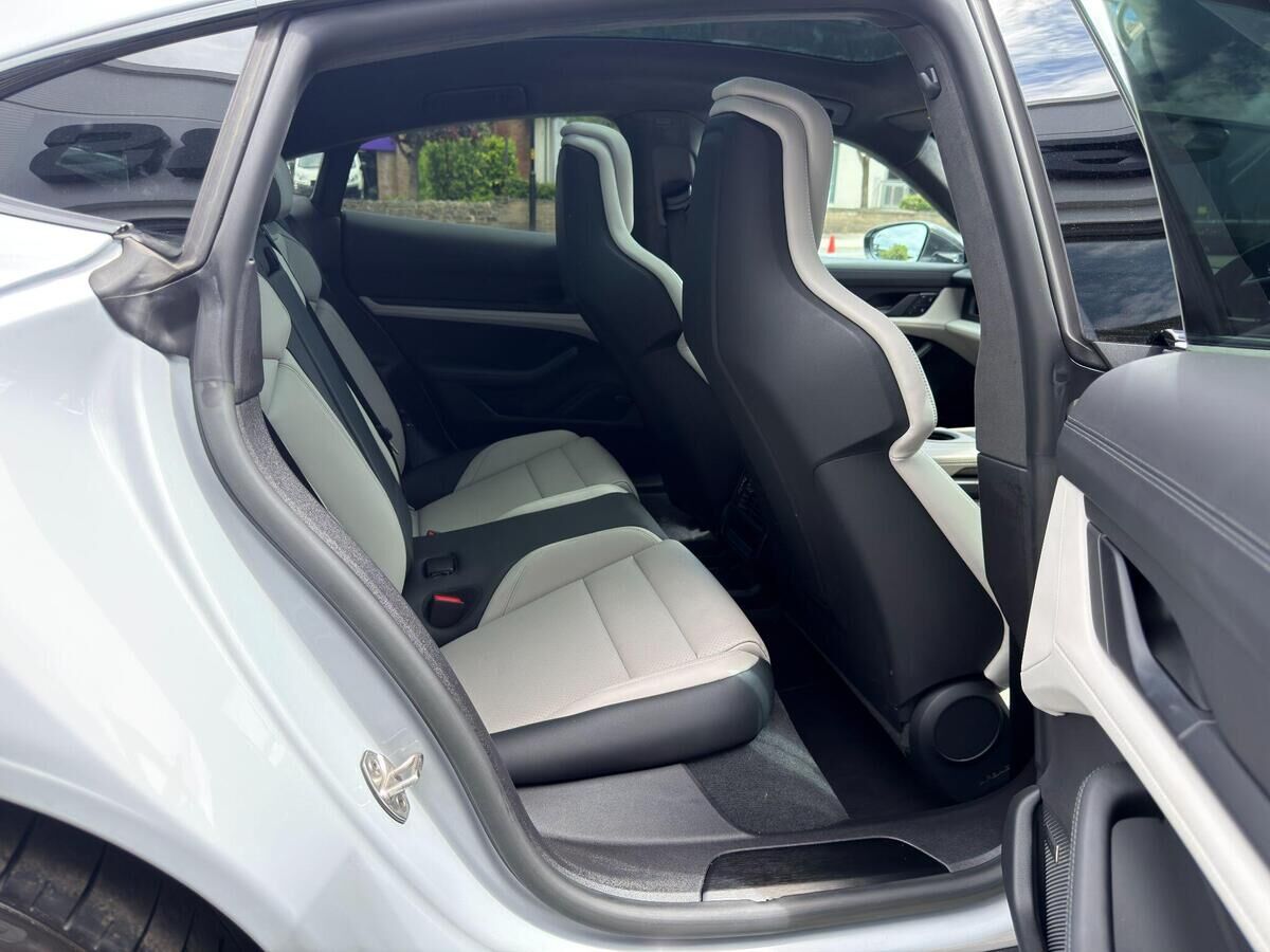 Porsche Taycan Taycan Gallery Image