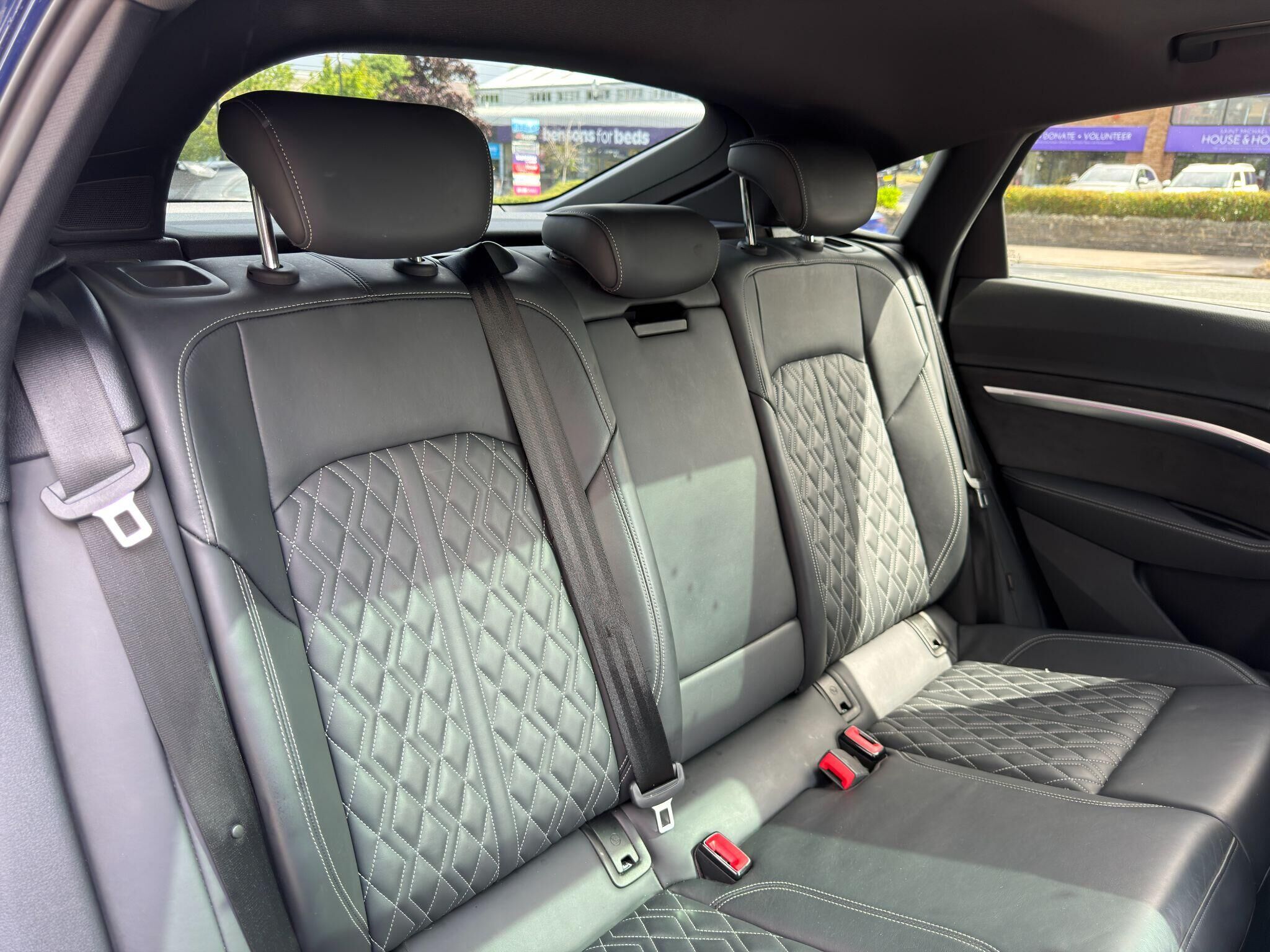 Audi e-tron e-tron Gallery Image